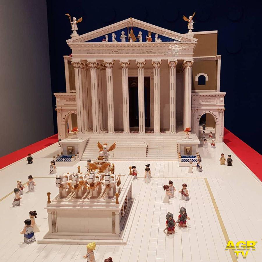 La mostra di mattoncini Lego La mostra di mattoncini Lego