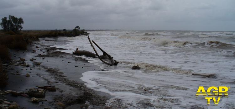 L’erosione marina minaccia la riserva di Macchiatonda L’erosione marina minaccia la riserva di Macchiatonda