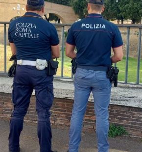 Roma Corviale, blitz della Polizia e Vigili Urbani, abbattimenti e sequestri, sigilli a box e denunce per occupazioni abusive Roma Corviale, blitz della Polizia e Vigili Urbani, abbattimenti e sequestri, sigilli a box e denunce per occupazioni abusive