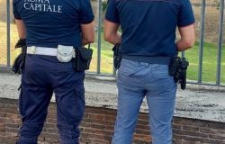 Roma San Paolo, bonificata sponda destra del Tevere, identificate tra le capanne di fortuna 22 persone, dieci minorenni Roma San Paolo, bonificata sponda destra del Tevere, identificate tra le capanne di fortuna 22 persone, dieci minorenni