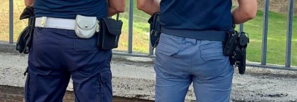 Roma San Paolo, bonificata sponda destra del Tevere, identificate tra le capanne di fortuna 22 persone, dieci minorenni Roma San Paolo, bonificata sponda destra del Tevere, identificate tra le capanne di fortuna 22 persone, dieci minorenni
