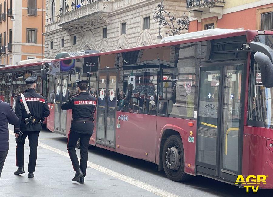 Roma, caccia ai borseggiatori sui mezzi pubblici, retata di arresti, 11 in manette
