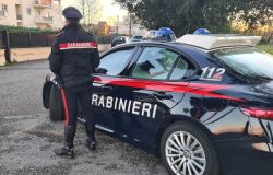 Velletri, rocambolesca fuga, bloccato in un parcheggio nel tentativo di scappare investe un carabiniere, arrestato Velletri, rocambolesca fuga, bloccato in un parcheggio nel tentativo di scappare investe un carabiniere, arrestato