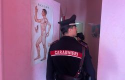 Roma Appio Latino, irruzione dei Carabinieri in una casa a luci rosse, arrestata cinese per sfruttamento della prostituzione Roma Appio Latino, irruzione dei Carabinieri in una casa a luci rosse, arrestata cinese per sfruttamento della prostituzione