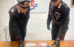 Monterotondo, arrestati due pusher, la droga nascosta in una scatola attaccata con delle calamite sotto l'auto Monterotondo, arrestati due pusher, la droga nascosta in una scatola attaccata con delle calamite sotto l'auto