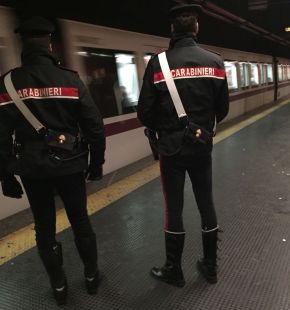 Roma, furti e borseggi, nel centro ed all'Esquilino stretta dei Carabinieri, 5 arresti e 9 denunce Roma, furti e borseggi, nel centro ed all'Esquilino stretta dei Carabinieri, 5 arresti e 9 denunce