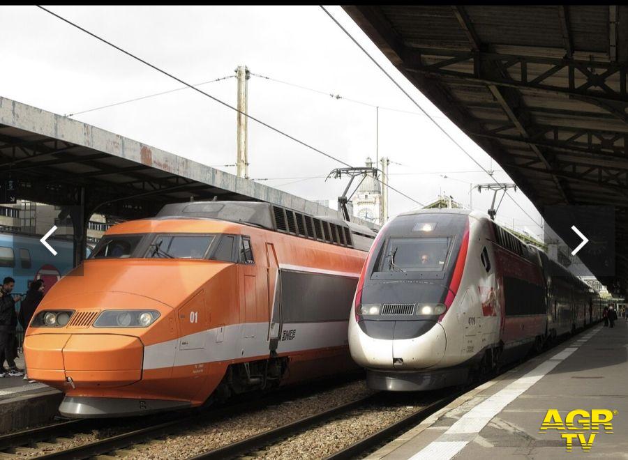 Hanno derubato un turista statunitense a bordo di un treno