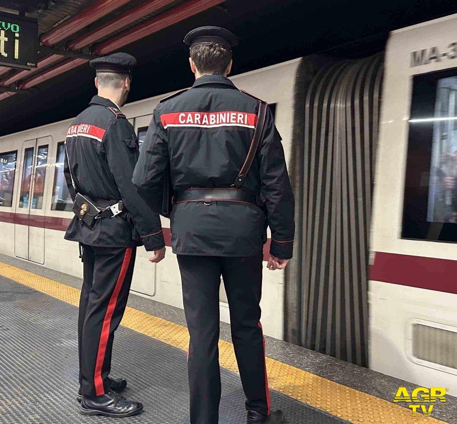 Carabinieri controlli liena A metropolitana