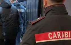 Roma, blitz dei Carabinieri, tre uomini in manette, specialisti in Jackpotting per furti digitali ai Bancomat