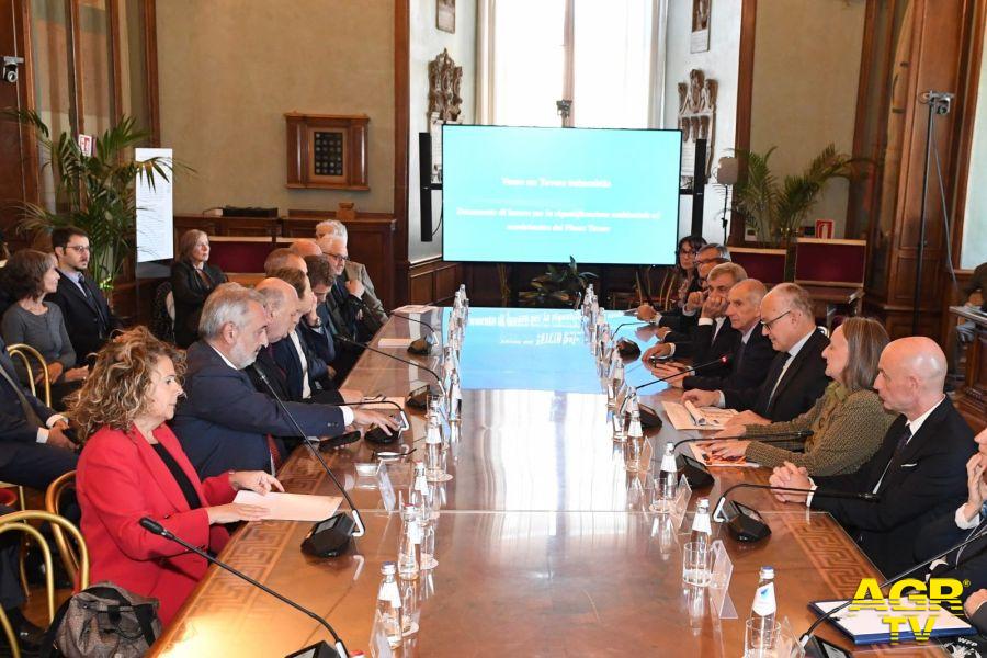 Foto Tavolo Tevere al lavoro in Campidoglio Foto Tavolo Tevere al lavoro in Campidoglio