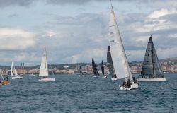 Vela, Campionato Invernale di Riva di Traiano, inizio spettacolare e grande partecipazione