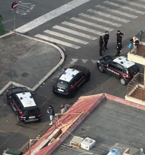 Ostia, piazza Gasparri nel mirino, blitz dei Carabinieri, 13 arresti, 9 denunciati, sequestrate dosi di droga e 9 mila euro Ostia, piazza Gasparri nel mirino, blitz dei Carabinieri, 13 arresti, 9 denunciati, sequestrate dosi di droga e 9 mila euro