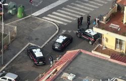 Ostia, piazza Gasparri nel mirino, blitz dei Carabinieri, 13 arresti, 9 denunciati, sequestrate dosi di droga e 9 mila euro