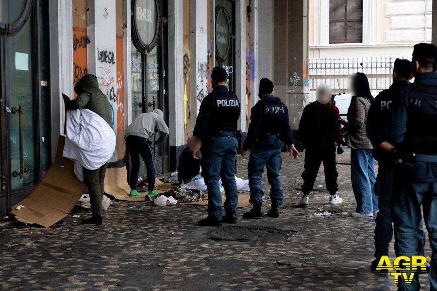 Polizia intervento controlli area Viminale - Esquilino Polizia intervento controlli area Viminale - Esquilino