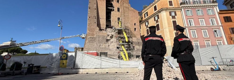 Roma, Torre dei Conti, appello della Procura: si cercano video del primissimo crollo Roma, Torre dei Conti, appello della Procura: si cercano video del primissimo crollo