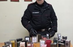 Valmontone, furto di cosmetici ed occhiali griffati nell'outlet per circa 8 mila euro, denunciate 4 donne