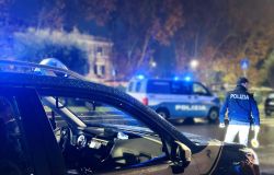 Roma, maxi operazione della Polizia dal centro alla periferia, decine di posti di blocco in città, 12 pusher in manette