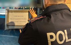 Nettuno, alcol a minori e presenza di pregiudicati, sequestrato locale nel centro