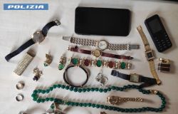 Roma gioielli e monili d'oro recuperati dalla Polizia