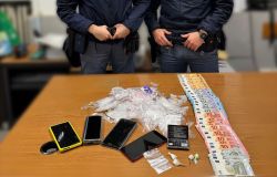 Roma, consegna a domicilio di cocaina con auto a noleggio, arrestati fratelli pusher