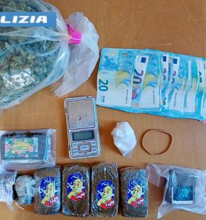 Roma, colpo da KO allo spaccio, 30 pusher arrestati, oltre 20 kg di droga sequestrati Roma, colpo da KO allo spaccio, 30 pusher arrestati, oltre 20 kg di droga sequestrati