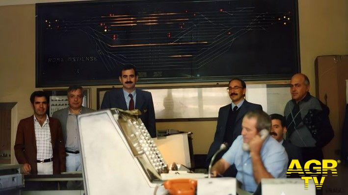 Giuseppe Scrofani nella Stazione di Roma Ostiense 1988 Uffcio del Dirigente Movimento Giuseppe Scrofani nella Stazione di Roma Ostiense 1988 Uffcio del Dirigente Movimento