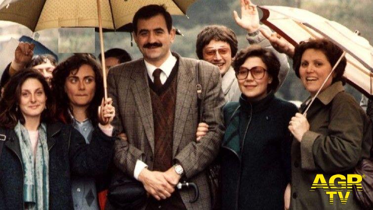 Giuseppe Scrofani Istruttore presso la Scuola professionale del compartimento di Roma con gli allievi 1982 Giuseppe Scrofani Istruttore presso la Scuola professionale del compartimento di Roma con gli allievi 1982