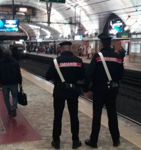Roma, prosegue la stretta dei Carabinieri contro i borseggiatori, quattro arresti per furti sulla metropolitana Roma, prosegue la stretta dei Carabinieri contro i borseggiatori, quattro arresti per furti sulla metropolitana