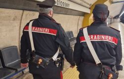 Carabinieri arresti borseggiatori sulla metro A