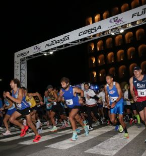 Roma, la carica dei 300 della Corsa Futurista al Colosseo Quadrato Roma, la carica dei 300 della Corsa Futurista al Colosseo Quadrato