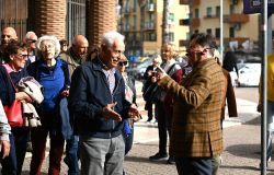 Giuliano Fausti guida il gruppo alla scoperta di Ostia