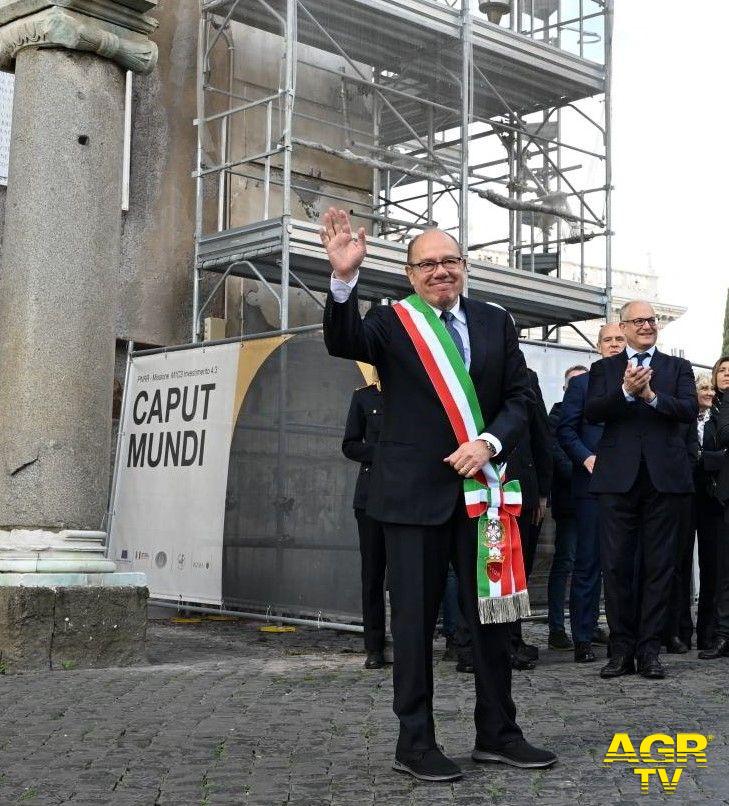 Verdone sindaco per un giorno arrivo in Campidoglio Verdone saluta i cittadini Verdone sindaco per un giorno arrivo in Campidoglio Verdone saluta i cittadini