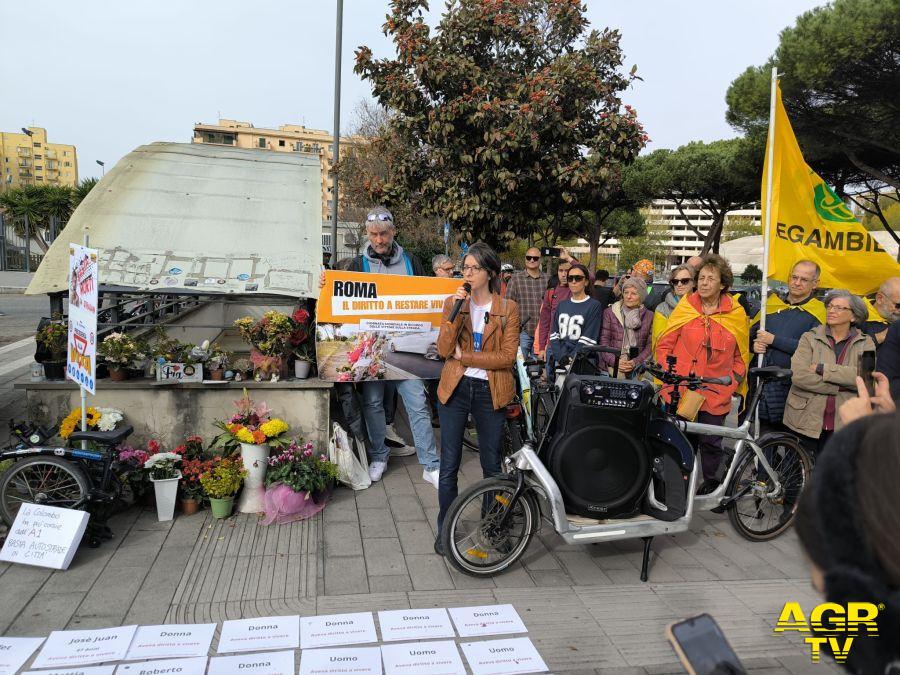 Giornata Mondiale Vittime della Strada sit in sulla Colombo foto da comunicato stampa