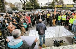 Giornata Mondiale Vittime della Strada sit in sulla Colombo foto da comunicato stampa