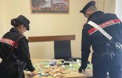 Roma, sottrae bancomat e copia del Pin ad un 87enne e preleva 2 mila euro, in manette cinese 42enne