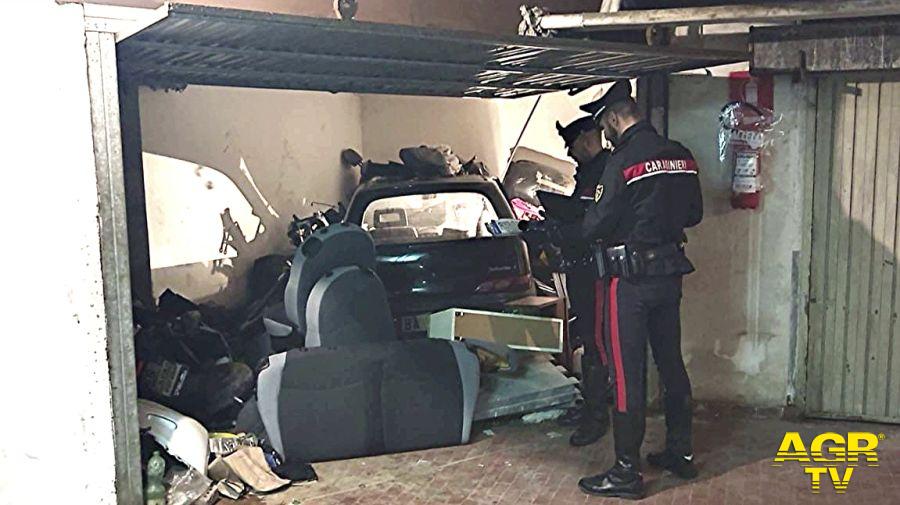 Veicoli rubati trovati nel box