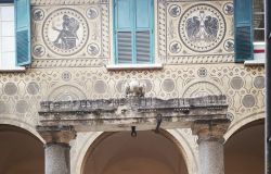 Dal 1989, la Linea del Tempo” mostra