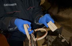 Roma, perquisizioni a tappeto, recuperato parte del bottino dei furti alle boutique Valentino e Louis Vitton