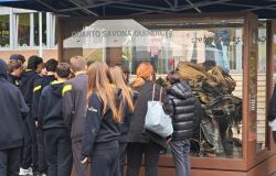 studenti Villa Flaminia dinanzi alla teca Quarto Savona