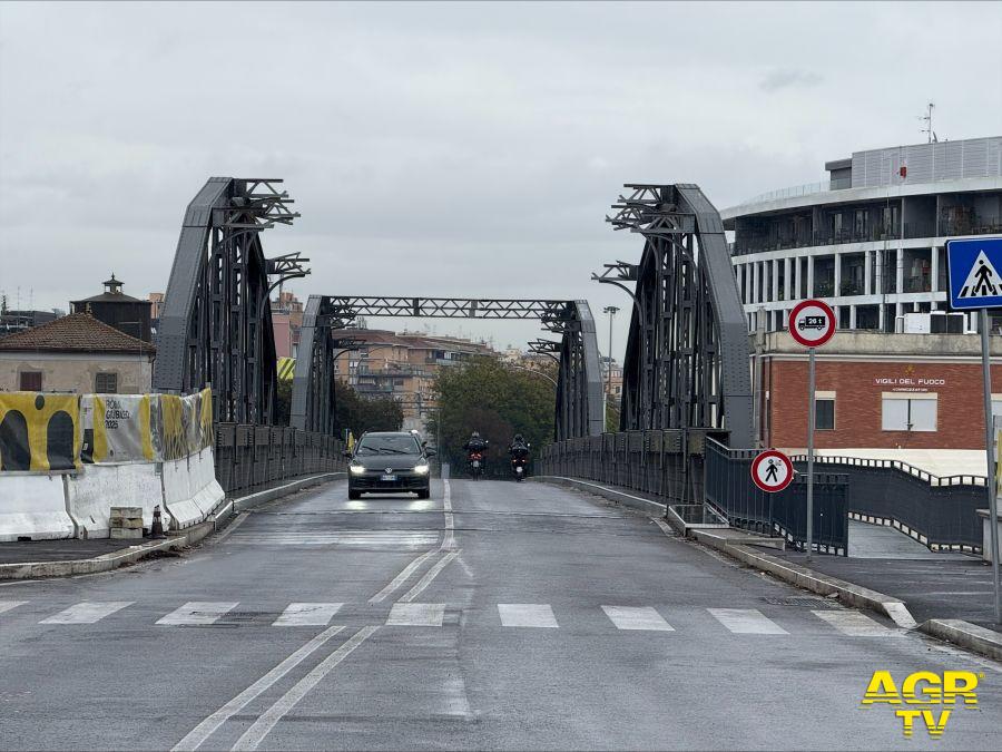 Roma, completato il montaggio degli archi del Ponte dell'Industria, da oggi regolarmente aperto al transito