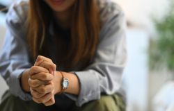 Il 67% delle donne sotto i 35 anni è stata toccata senza consenso