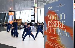 ADR_25 novembre  ballerine in aeroporto foto da comunicato adr