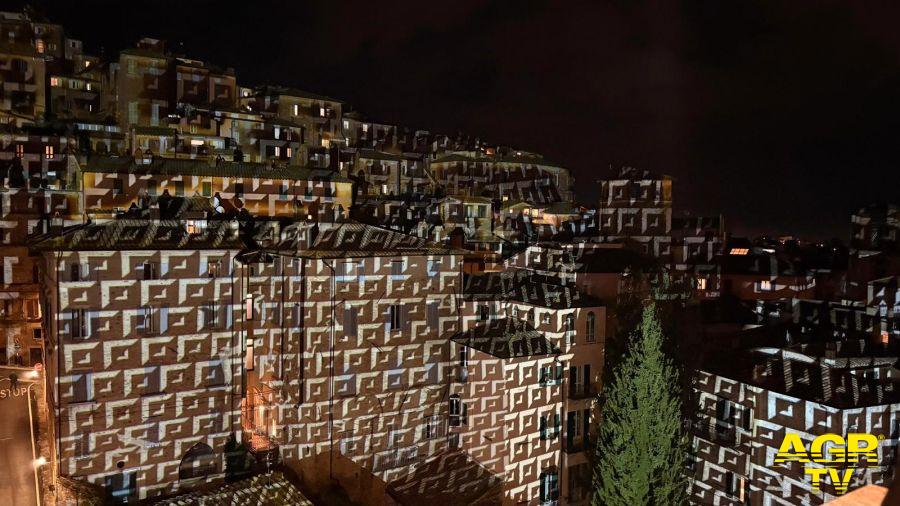 Luci della città foto da comunicato stampa Luci della città foto da comunicato stampa