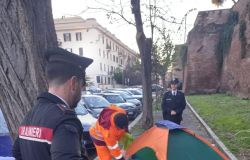 Carabinieri allontanamento san lorenzo