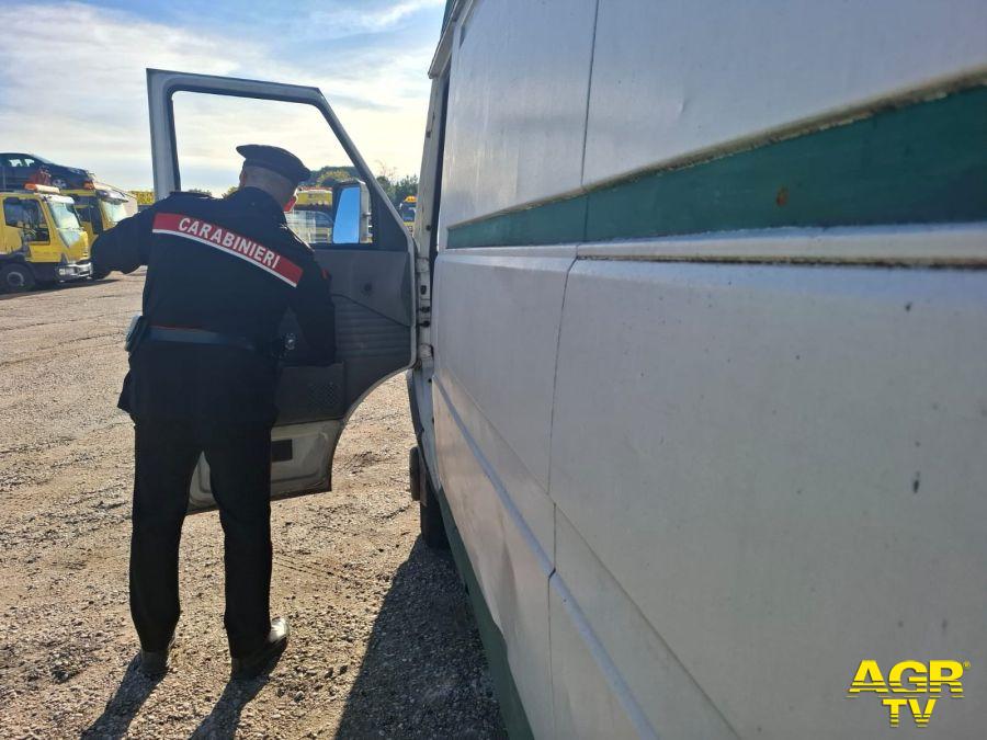 Lanuvio furgone fermato con attrezzi rubati