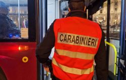 (AGR) Roma, donna-Carabiniere fuori servizio sventa il borseggio di una straniera sul bus