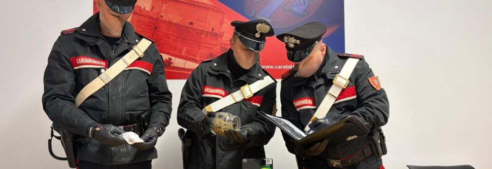 AGR) Tolfa, in manette pusher, a casa deteneva modiche quantità di hashish, cocaina e marjuana AGR) Tolfa, in manette pusher, a casa deteneva modiche quantità di hashish, cocaina e marjuana