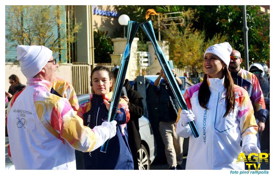 La fiaccola olimpica nel centro di Ostia ph credit Pino Rampolla