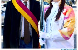 Mario Falconi con la tedoforo ph credit Pino Rampolla