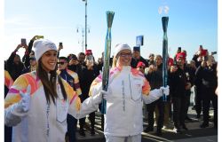 I tedofori attraversano Ostia ph credit Pino Rampolla